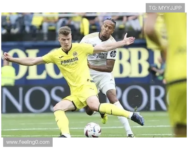 足球明星的传奇人生与绿茵场上的荣耀时刻电影回顾